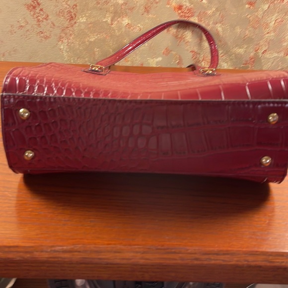 Anne Klein classic top zip handbag. - Picture 5 of 8